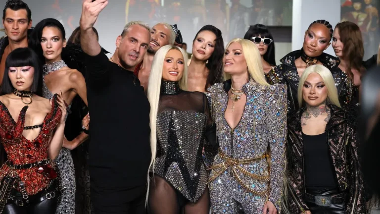 Paris Hilton, apariție spectaculoasă la prezentarea aniversară de 20 de ani a The Blonds