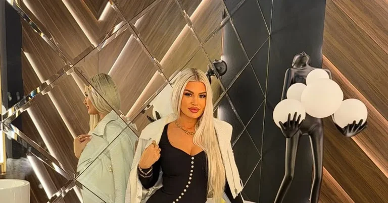Andreea BLD își arată noua casă din cartierul Latin, cumpărată la 25 de ani