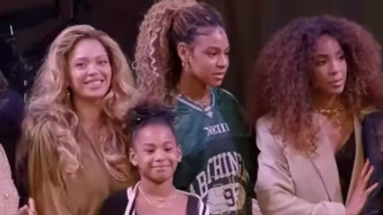 Beyoncé, apariție rară la Houston cu Blue Ivy și Rumi: momentul de la ceremonie