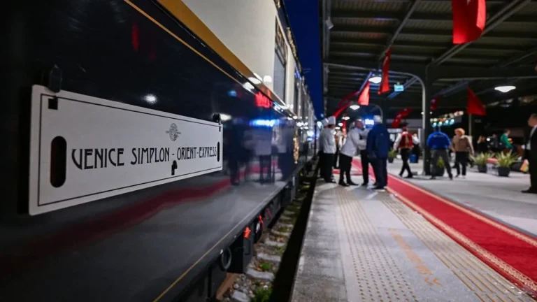 Orient Express ajunge la Monte Carlo: cât costă călătoria de lux